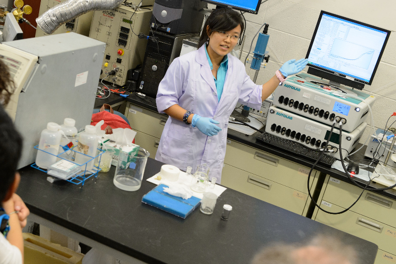 Shuai Zhao, a PhD student in chemical engineering explains her research